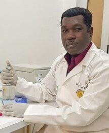 Diabaté Abdoulaye in the lab