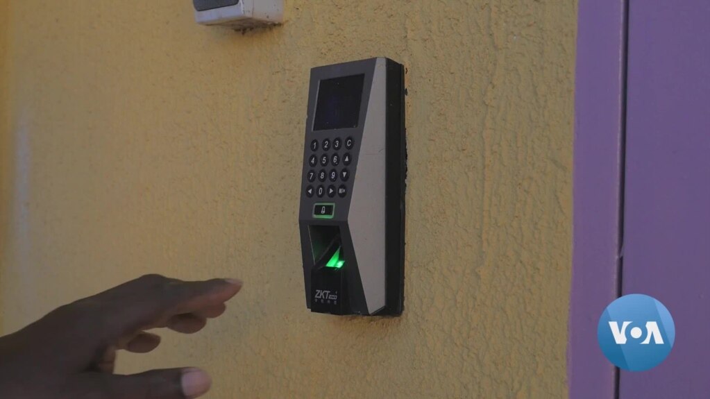 Photo of the electric lock beside a door at the Burkina Faso Lab entrance