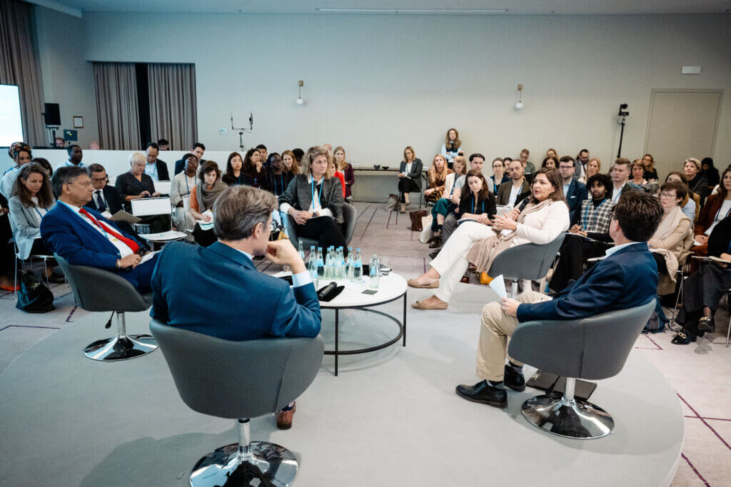 From left to right: Rajinder Suri (DCVMN), Peter Beyer (GARDP), Ariane McCabe (GSK), Farrah Losper (AVMI) and Manuel Batz (GIZ) discussing Tech Transfers for Medecinines and Vaccines. Photo by Steffen Kugler.