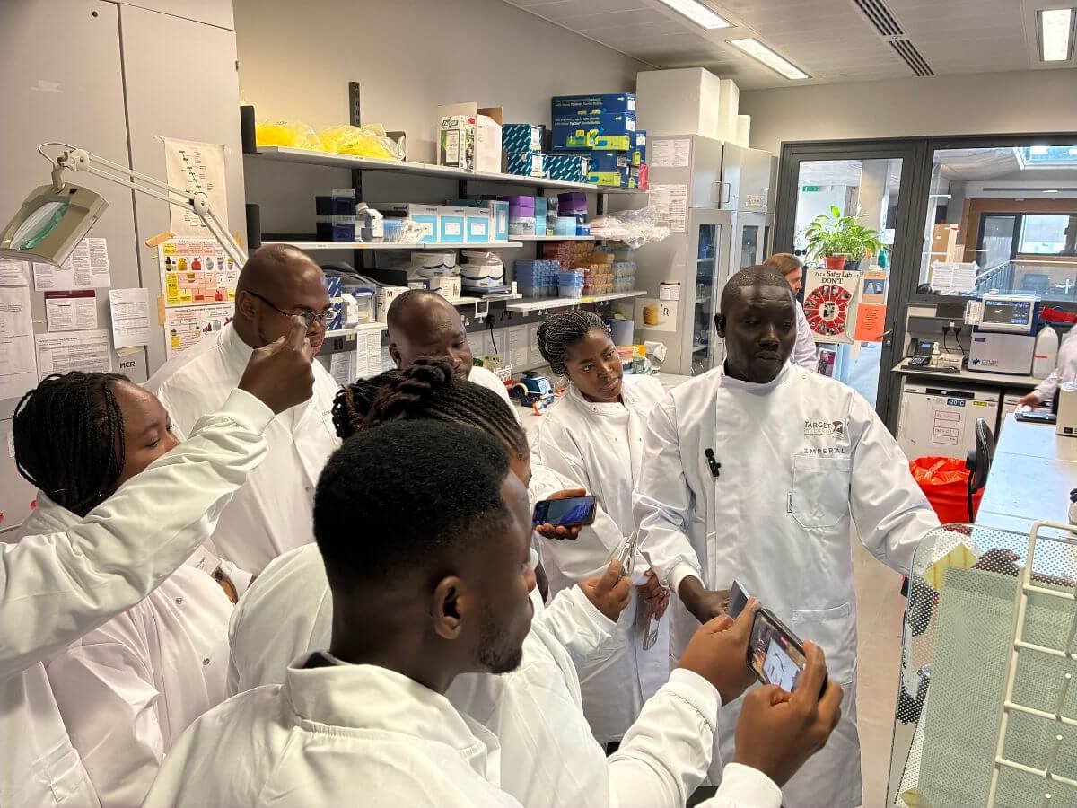 Journalists visit Crisanti lab, Imperial College London