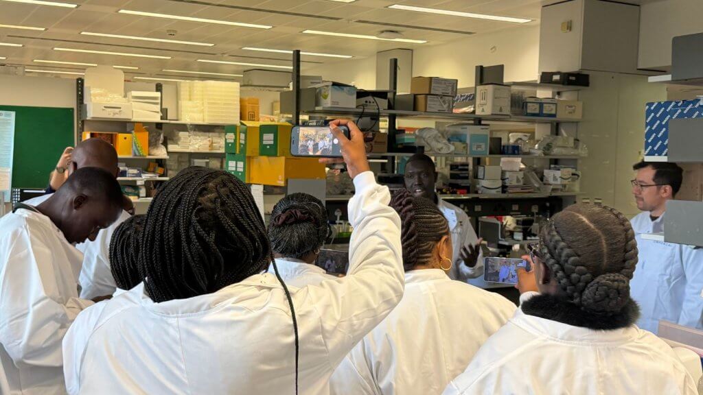 
Target Malaria UK Research Technicians Lee Phillimore and Lamin Jadama discuss lab work with the journalists. 